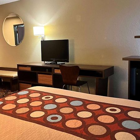 Super 8 By Wyndham Evansville North Stacer Luaran gambar