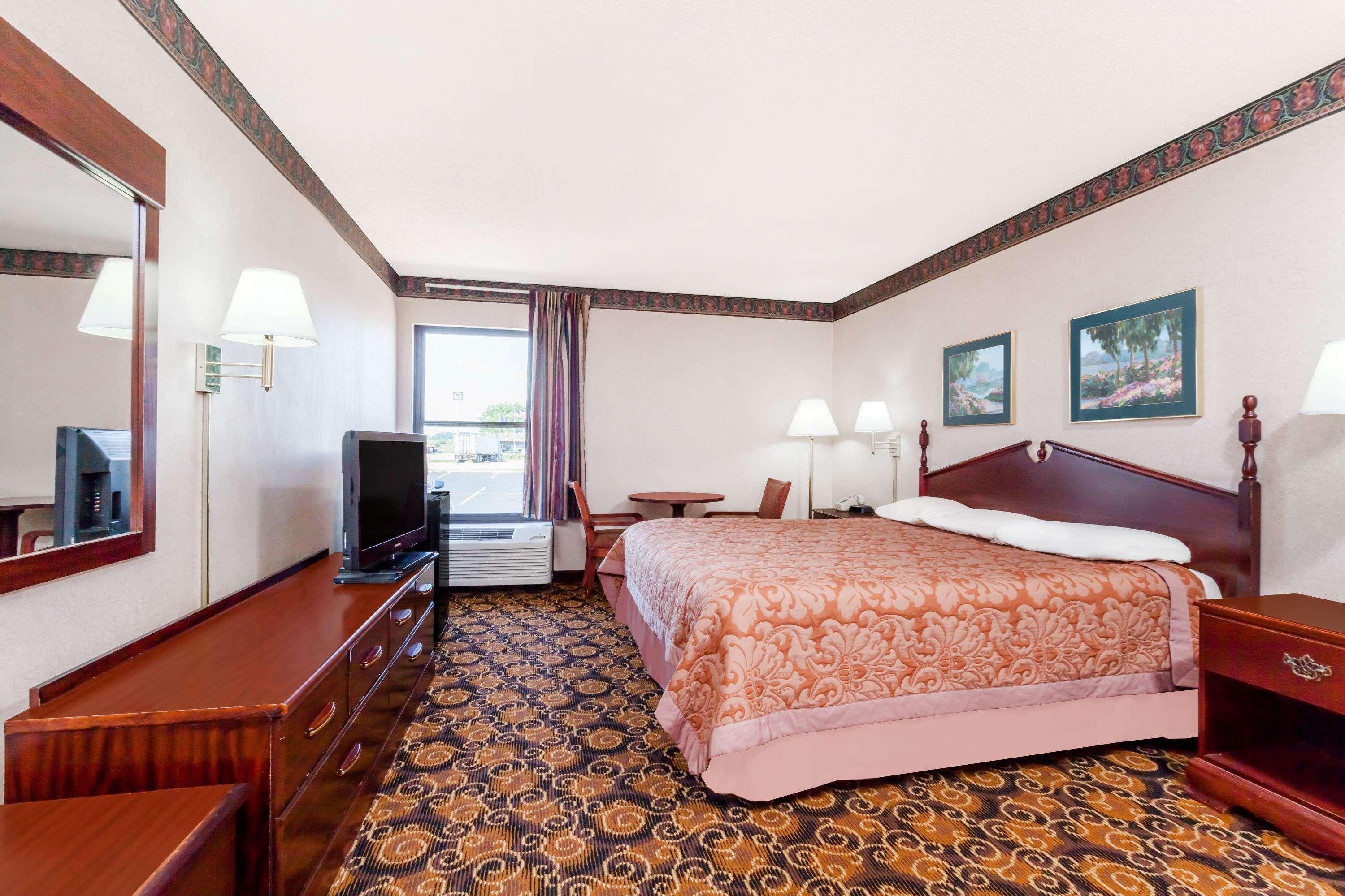 Super 8 By Wyndham Evansville North Stacer Luaran gambar