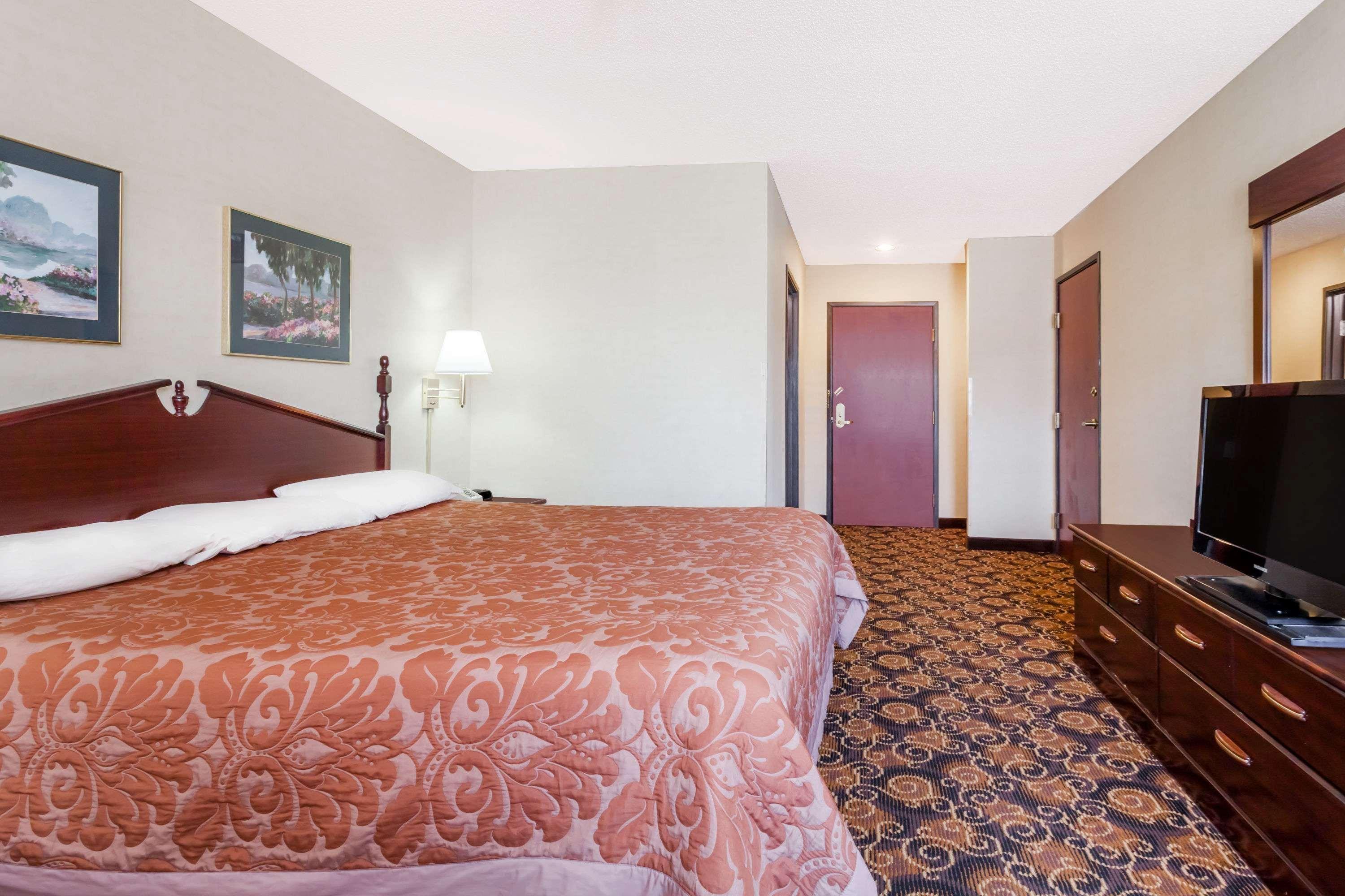 Super 8 By Wyndham Evansville North Stacer Luaran gambar