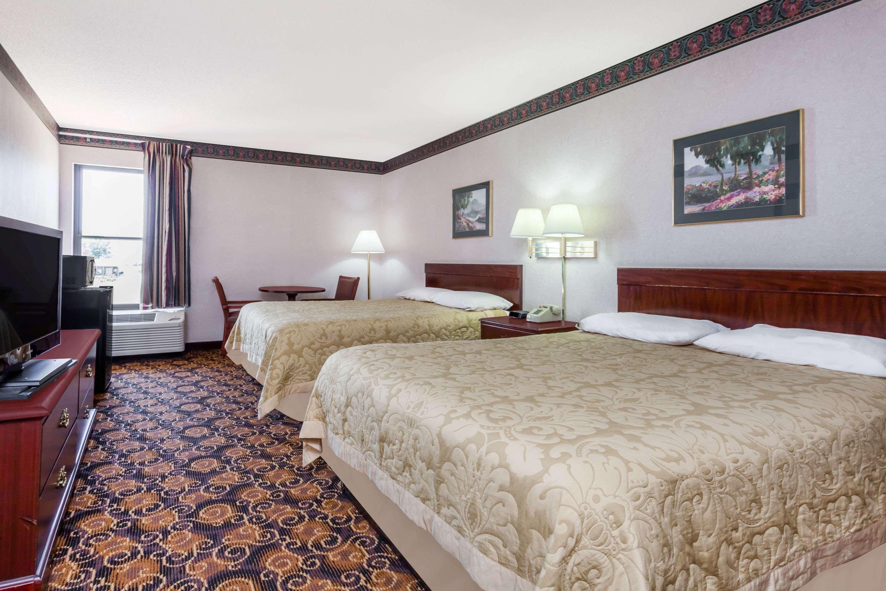 Super 8 By Wyndham Evansville North Stacer Luaran gambar
