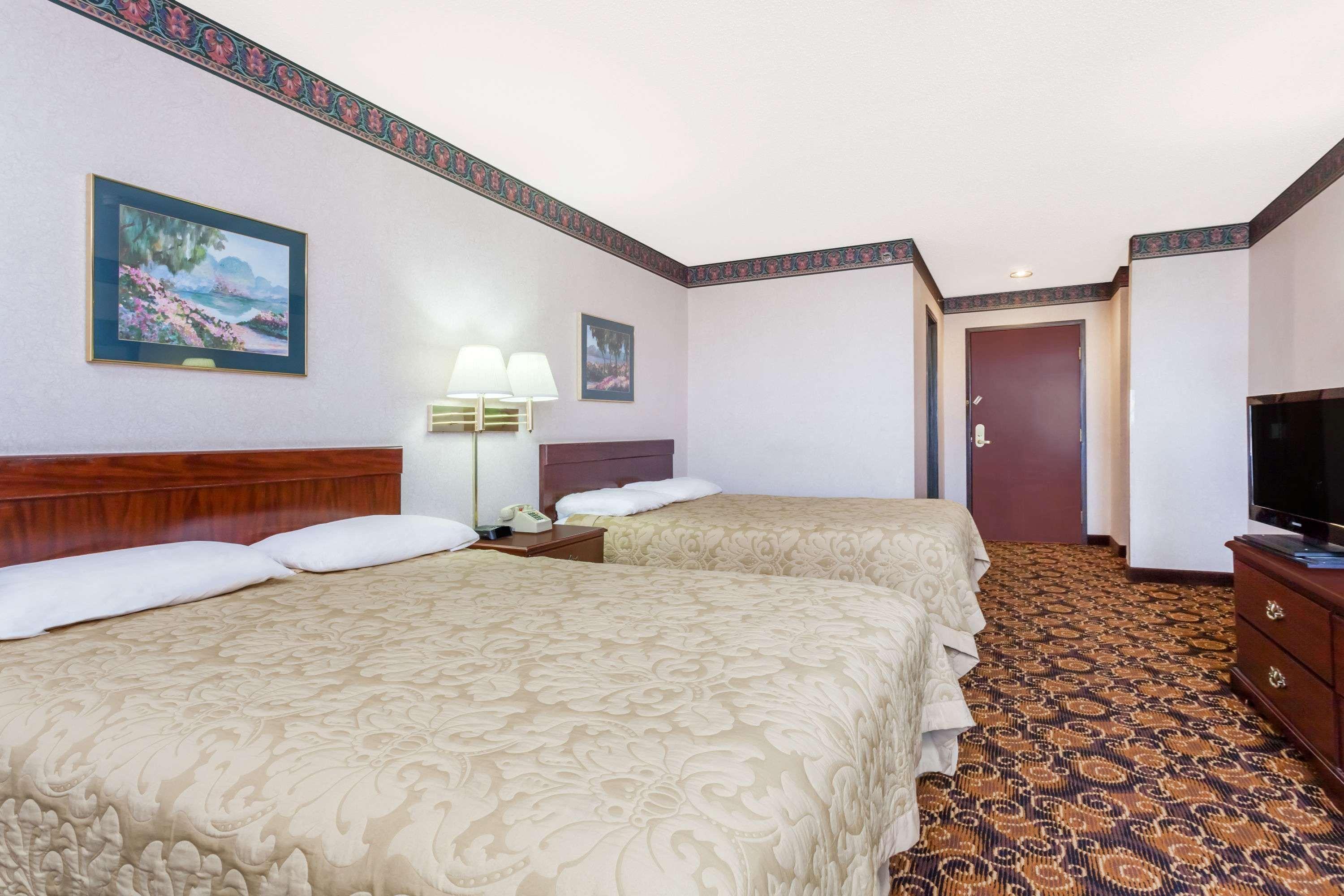 Super 8 By Wyndham Evansville North Stacer Luaran gambar