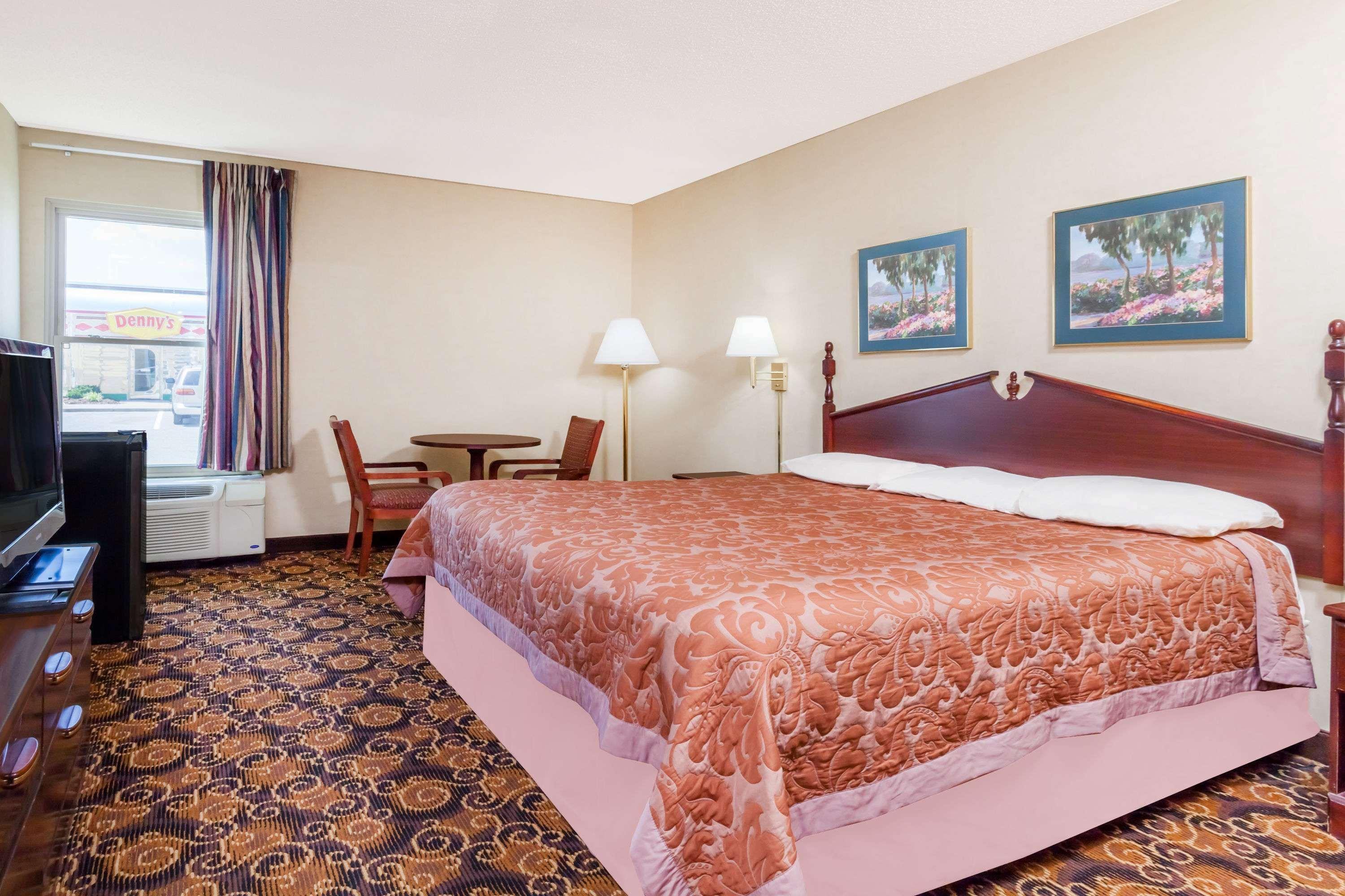 Super 8 By Wyndham Evansville North Stacer Luaran gambar