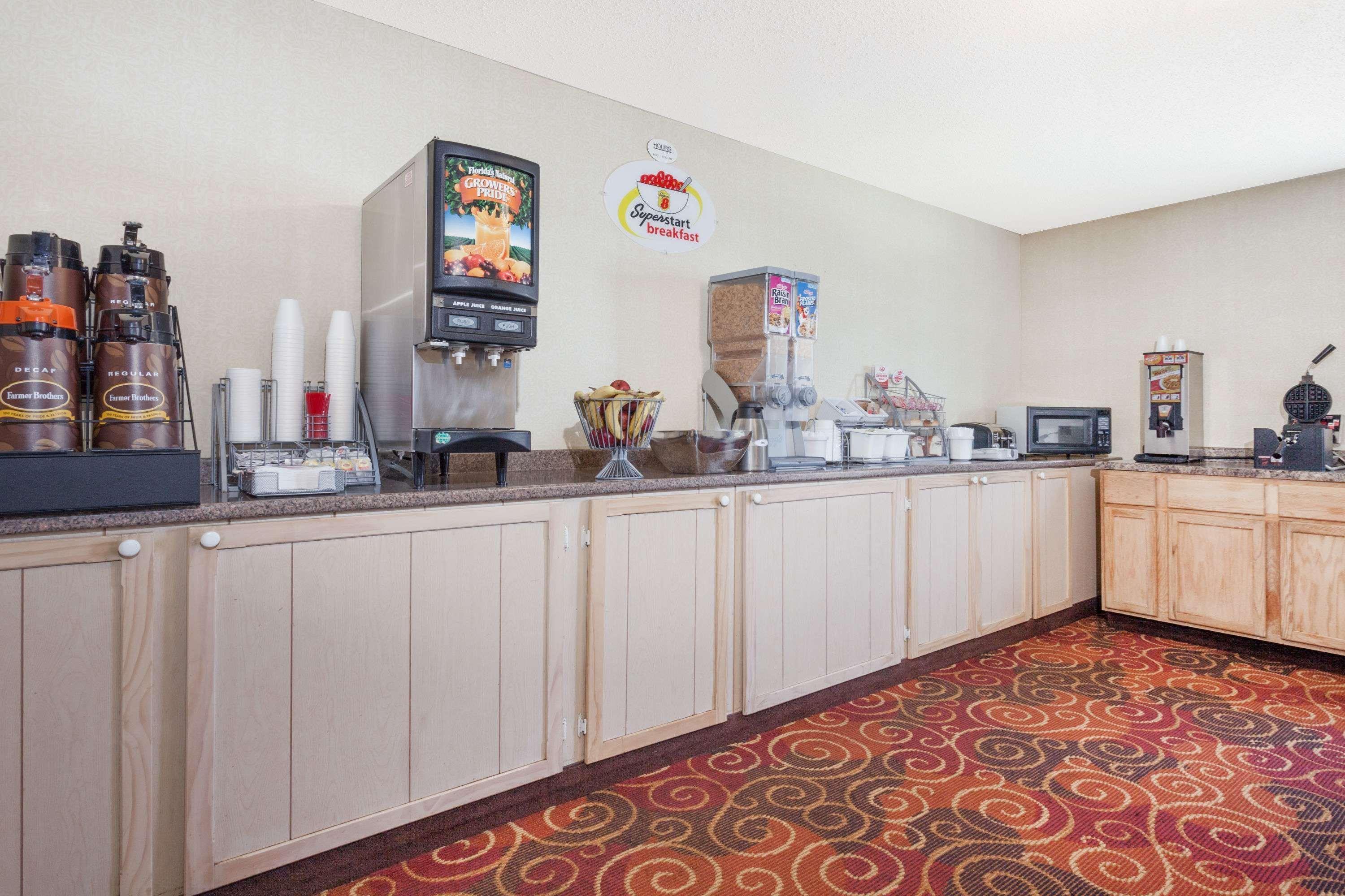 Super 8 By Wyndham Evansville North Stacer Luaran gambar