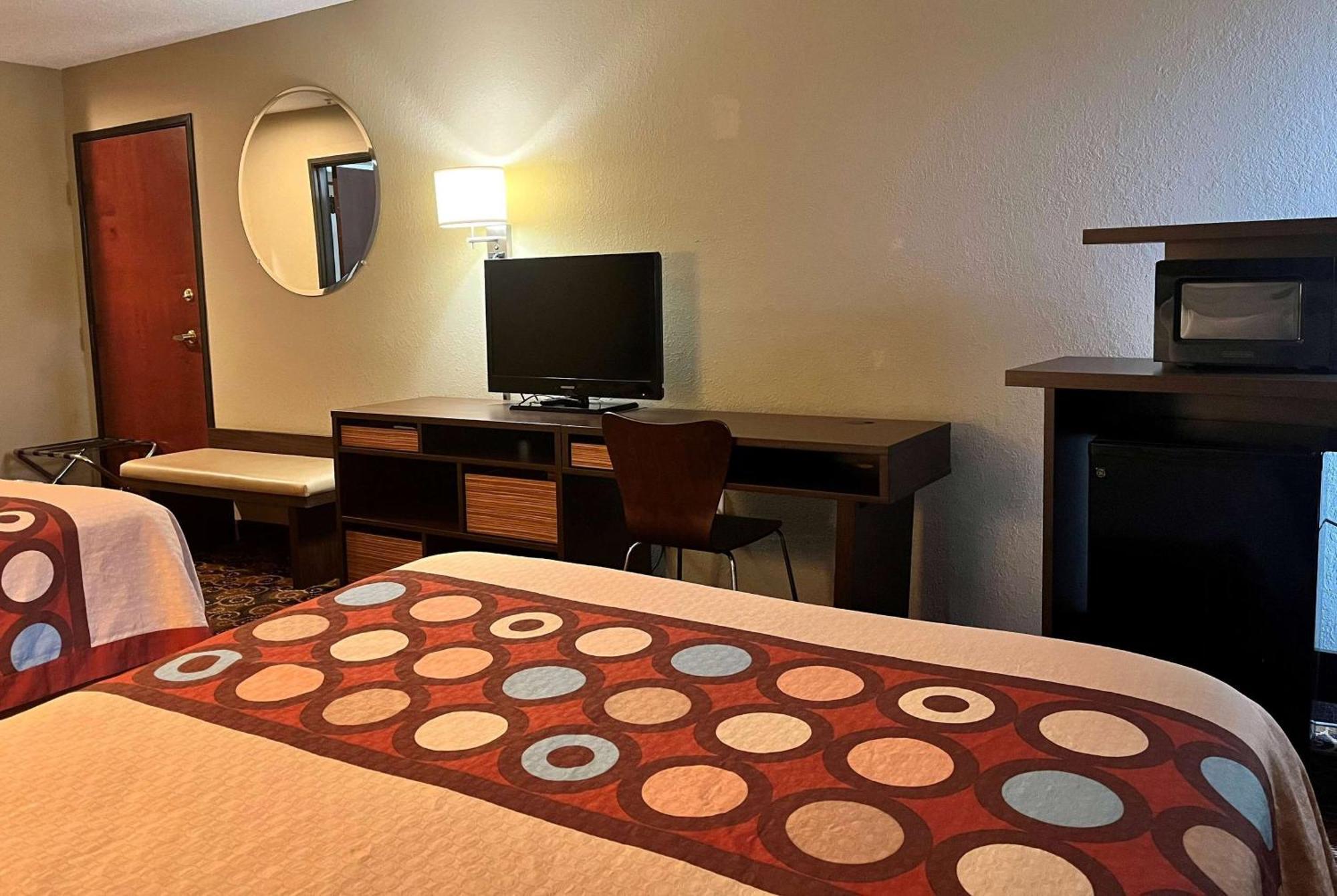Super 8 By Wyndham Evansville North Stacer Luaran gambar