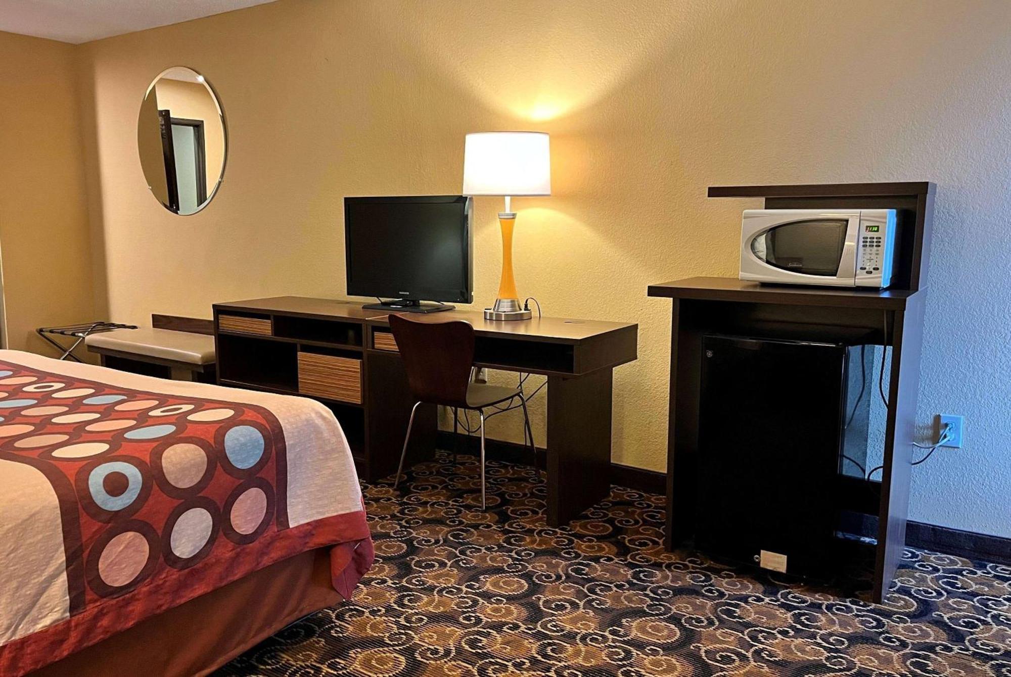 Super 8 By Wyndham Evansville North Stacer Luaran gambar