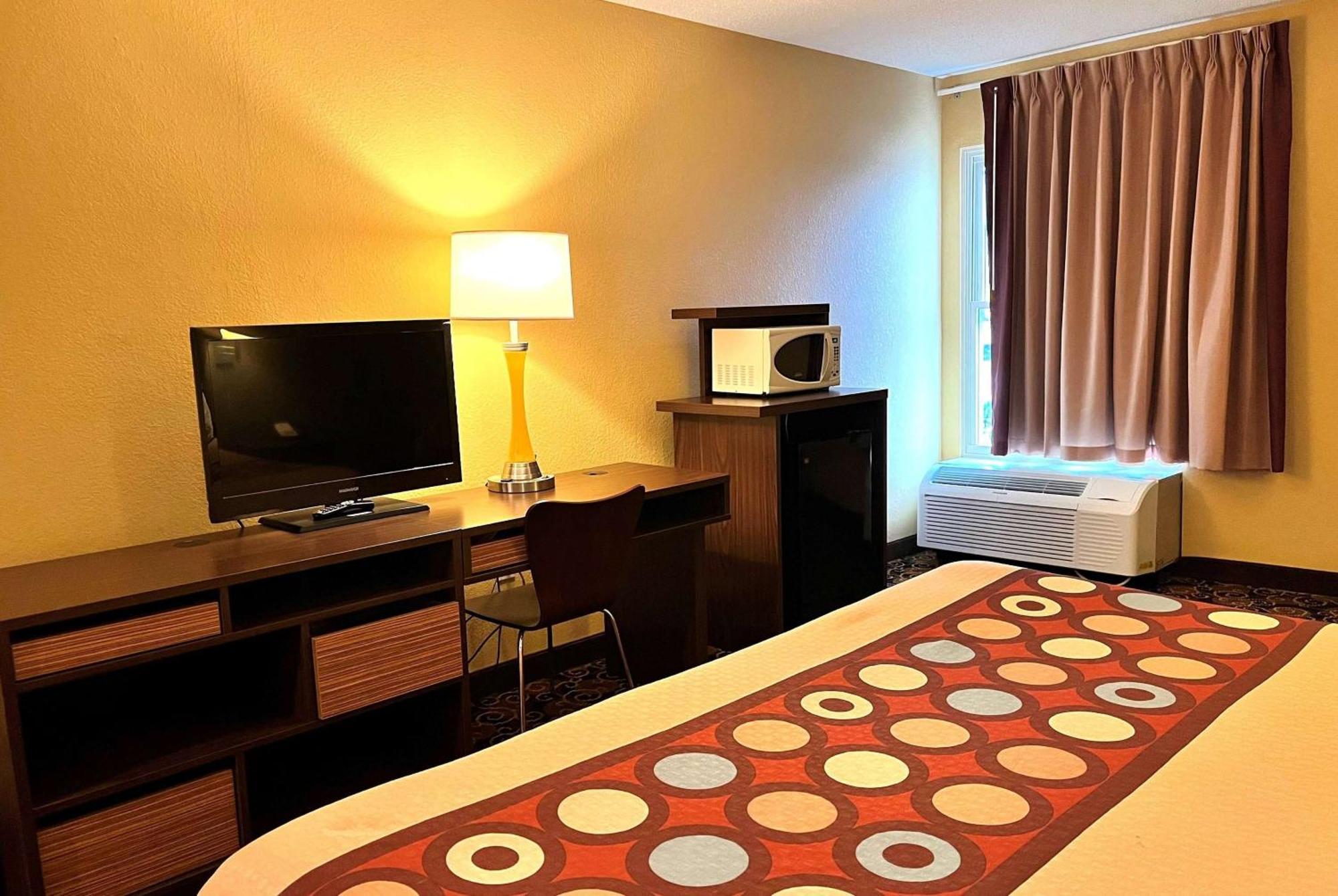 Super 8 By Wyndham Evansville North Stacer Luaran gambar