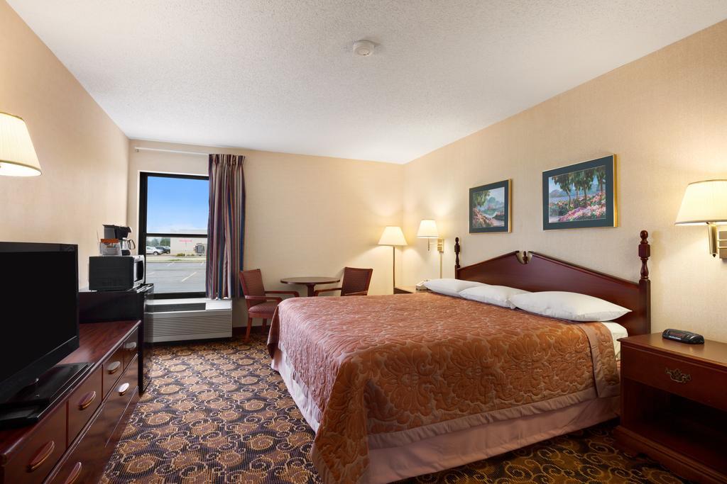 Super 8 By Wyndham Evansville North Stacer Luaran gambar