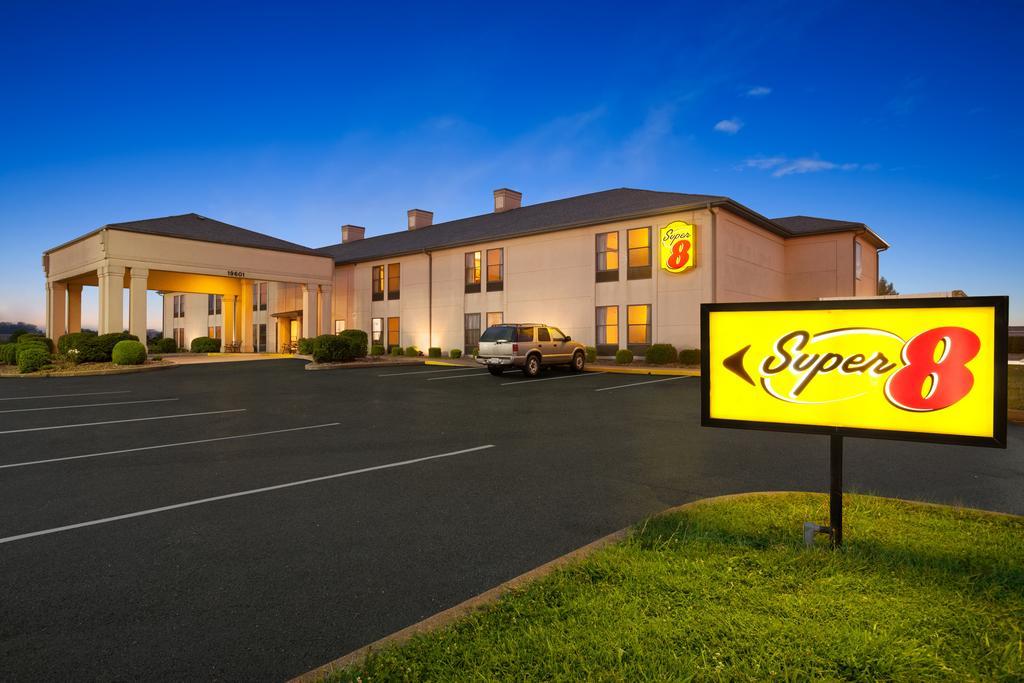 Super 8 By Wyndham Evansville North Stacer Luaran gambar